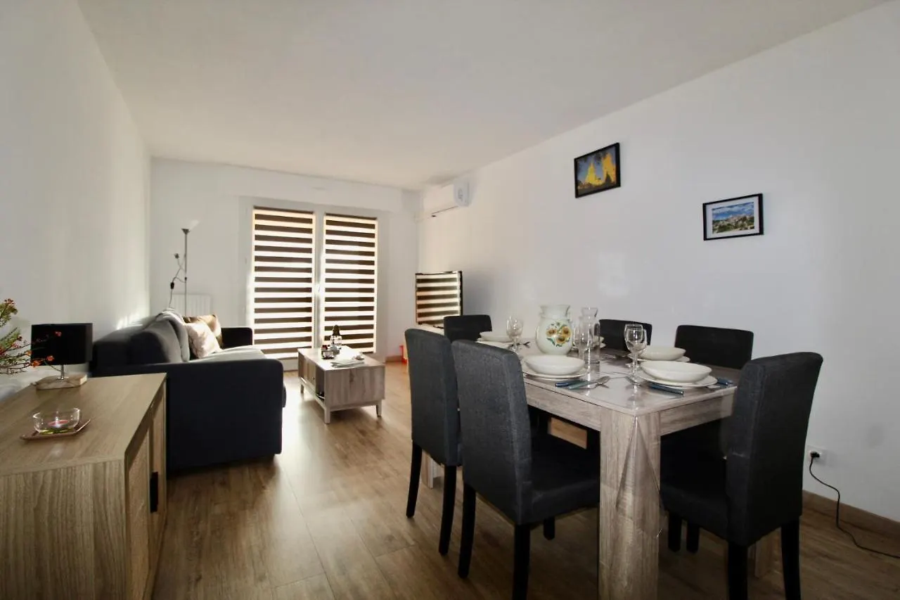 Logement Renove Avec Mobilier 2023 Apartment Avignon France